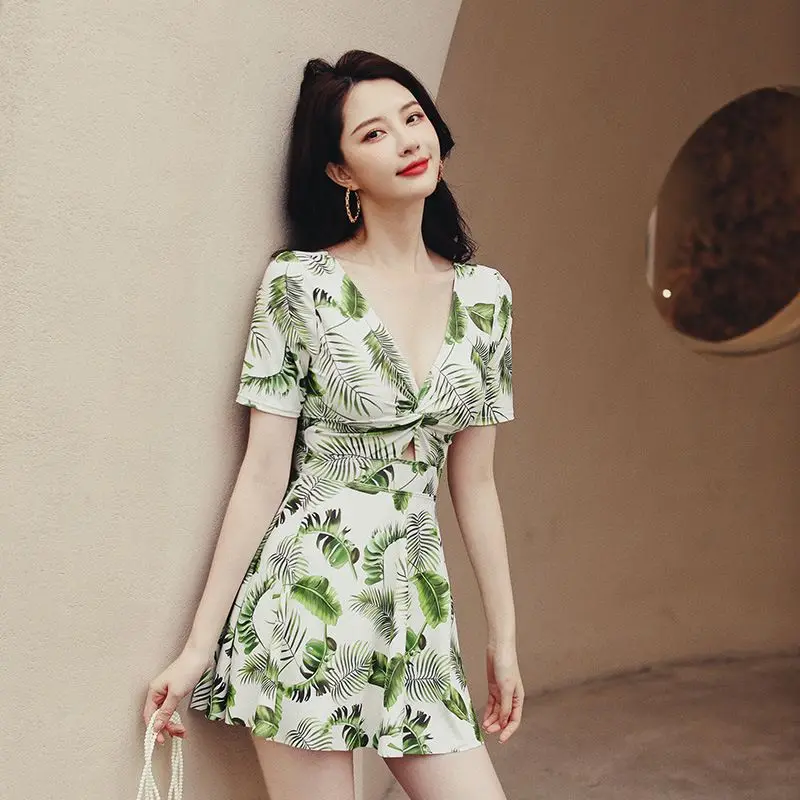 

Women's One-piece New Style of Slimming and Conservative Skirt Swimsuit