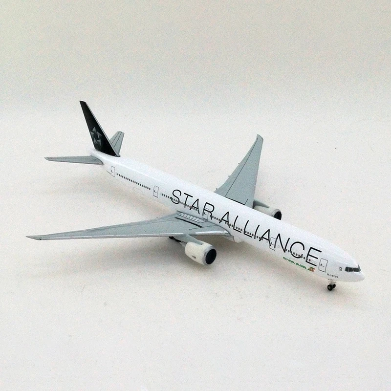 Diecast 1:500 HG5170 EVA Air B777-300ER Star Allicane Airlines Alloy Aircraft Plane Airliner With Landing Gear For Collection