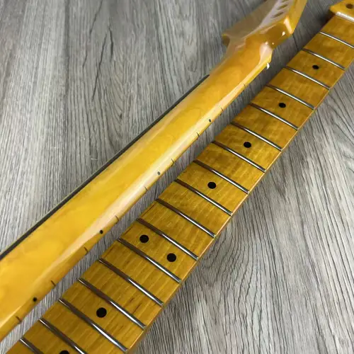 Imagen 2 del producto Mástil de guitarra ST diapasón de arce brillante amarillo claro 22F pintura brillante de arce canadiense 9,5 pulgadas
