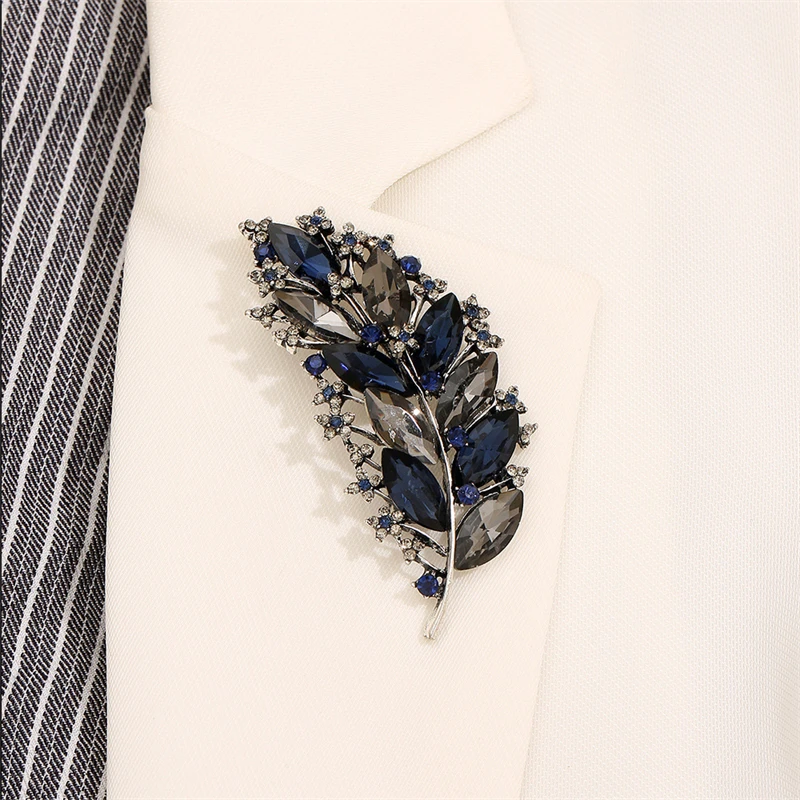 Trendy Female Crystal Feather Brooch Vintage Blue Crystal Leaf Brooches for Women Luxury Rhinestone Pins Corsage Badge Gifts