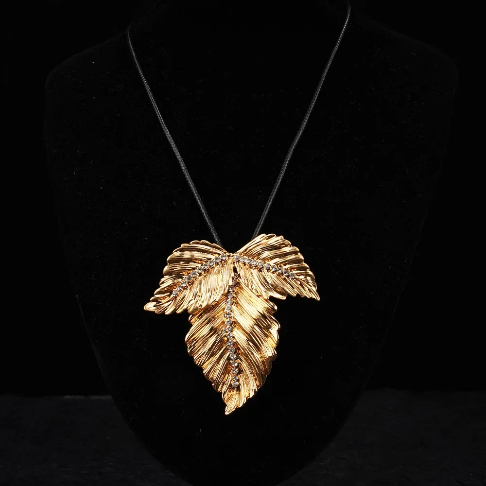 

Black Adjustable Rope Leaf Necklace Autumn Winter Sweater Chain Set Zircon Banquet Party Travel Necklace Jewelry Free Shipping