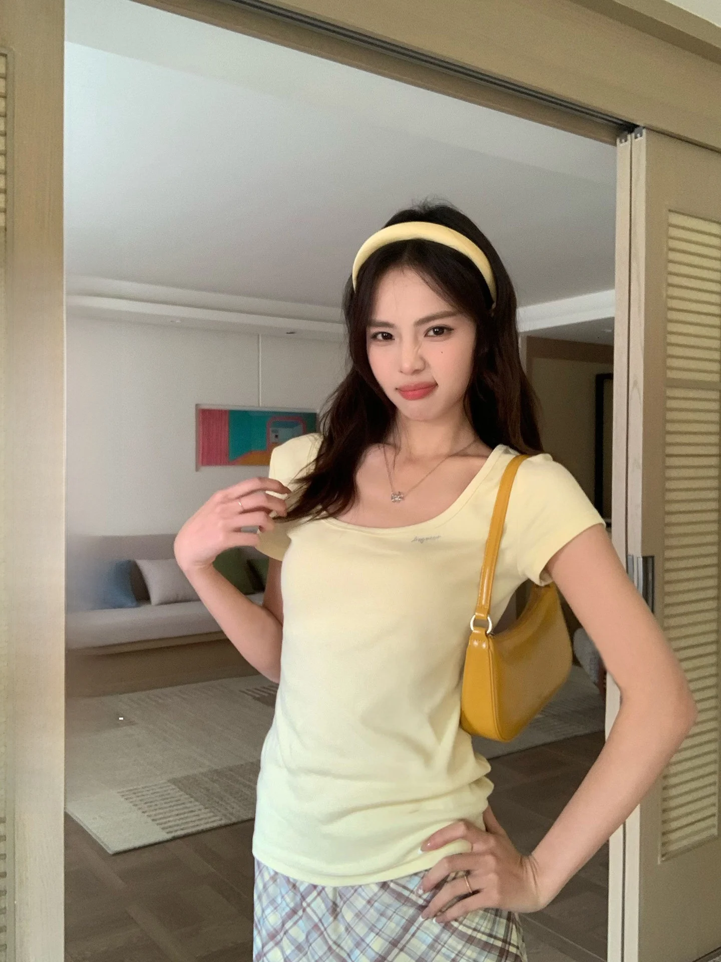 

Женская футболка Song Zhengen Goose Yellow с U-образным вырезом и вышивкой, с коротким рукавом, приталенная, в корейском стиле, летний модный топ