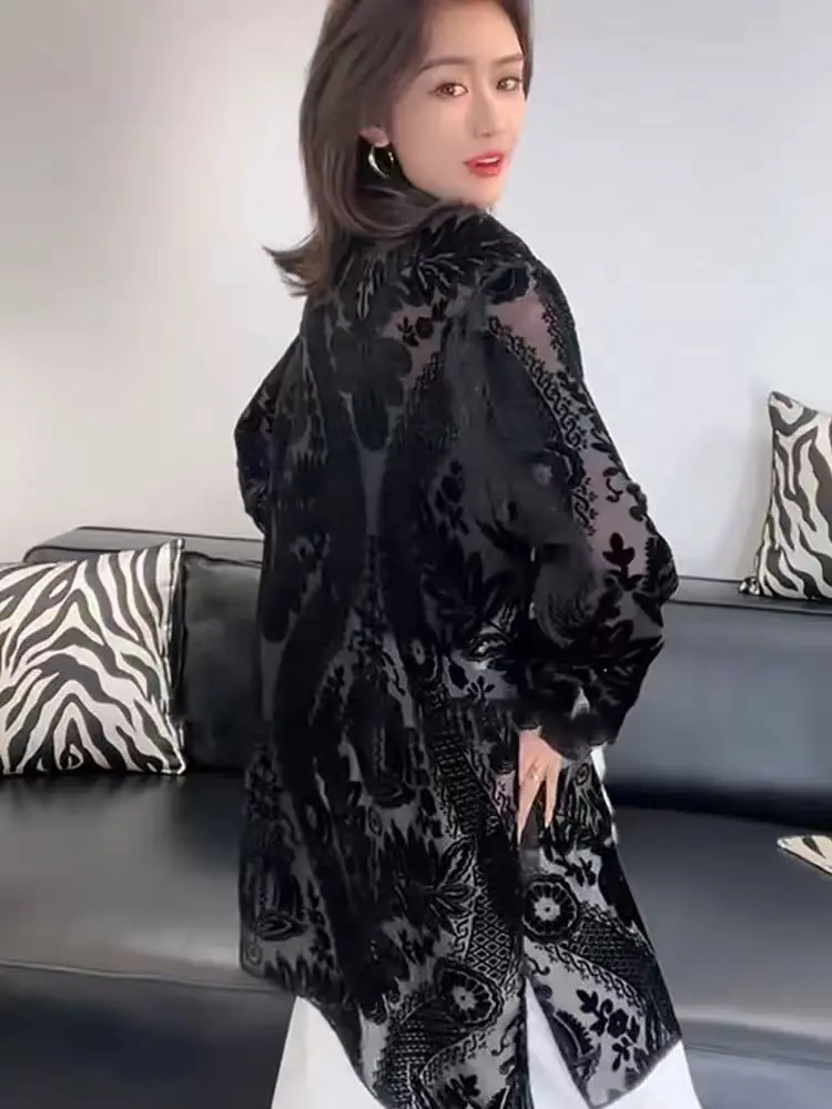 Camisa holgada de manga larga con estampado flocado, cárdigan de longitud media para mujer de talla grande