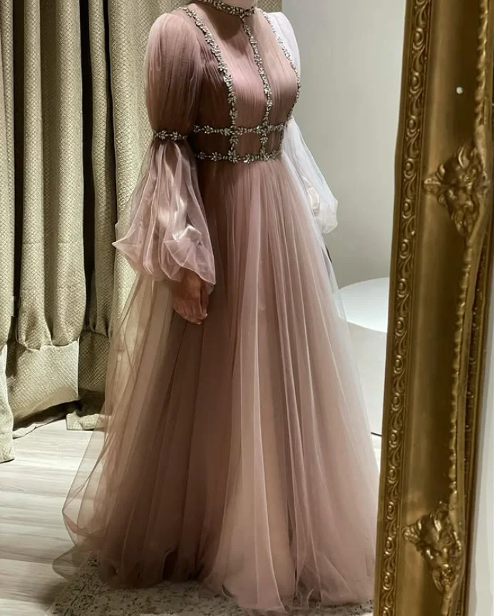فساتين سهرة رسمية من القفطان الإسلامي باللون الوردي المغبر مطرز بالكريستال ورقبة عالية وأكمام طويلة فستان حفلات توتو Pastrol Unis حسب الطلب
