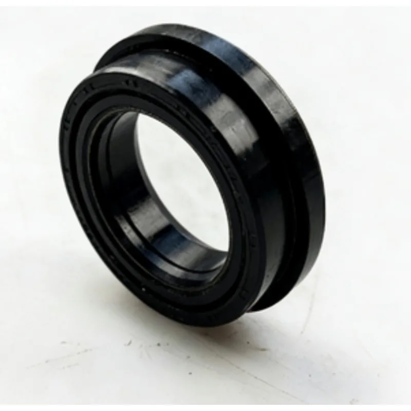 TC832-13370 Front Axle Oil Seal Tractor Agricultural Parts for Kubota