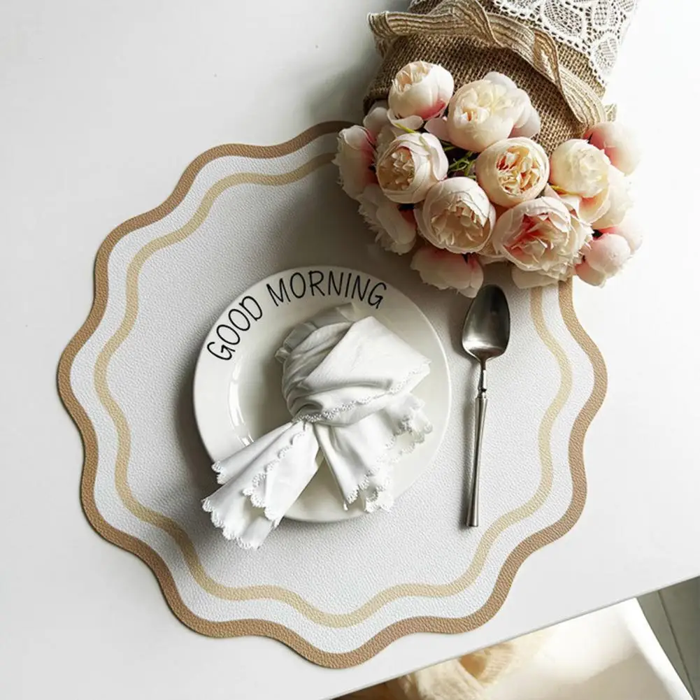 Waterdichte eetplacemat Elegante kunstleer geschulpte placemats Hittebestendige eettafelbescherming Antislip voor keuken