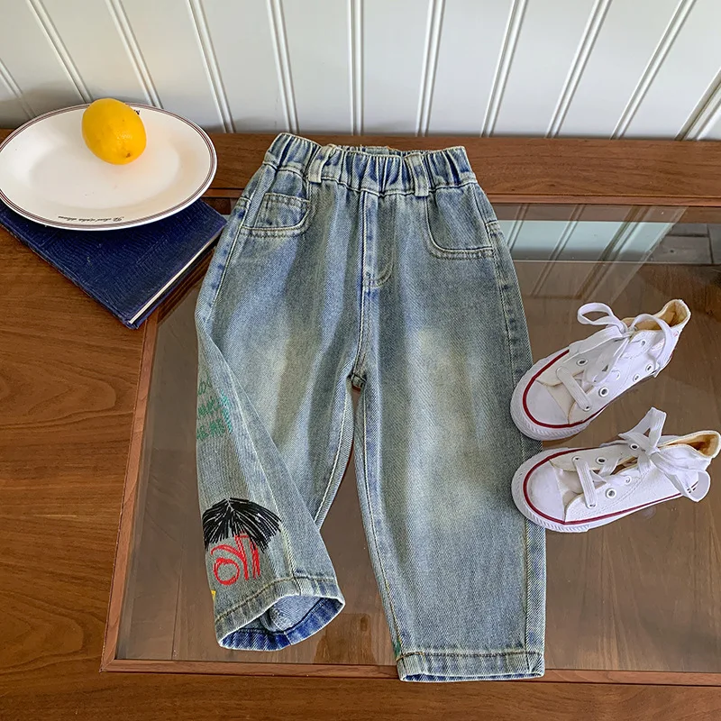 الأولاد الجينز نماذج الربيع والخريف 2025 جديد أجنبي أنيق بناطيل أطفال طفل صافي الأحمر المقلية الشارع سراويل جينز