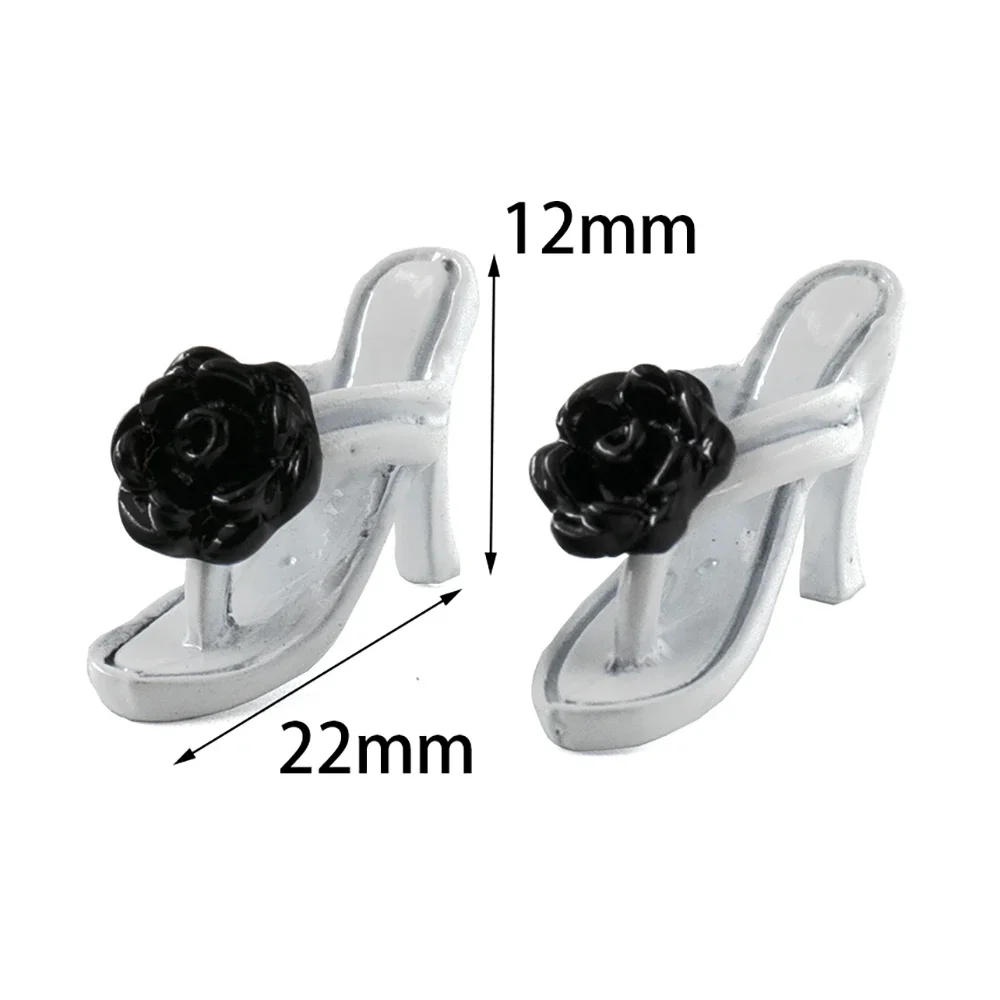 1/12 Dollhouse Miniature Accessories Mini Metal High Heels Simulation High-heeled Shoes Model for Doll House Decoration