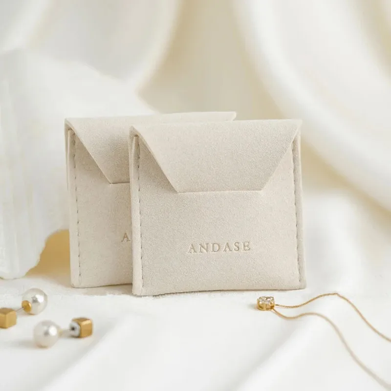 50pcs Custom Logo Printed Small Envelope Flap Microfiber Gift Bag Jewelry Pouch Suede Packaging Organizer Bags for Ring Necklace