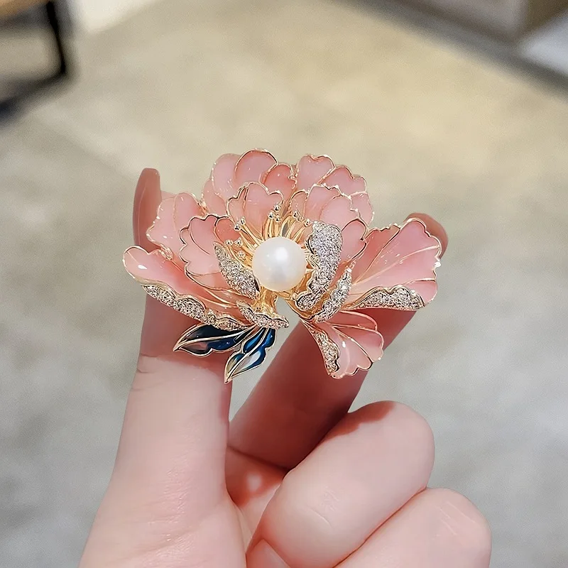 1/2Pcs Lovely Fashion Peony Brooch for Women Pearl Rhinestone Trendy Botany Brooch Coat Dress Lapel Pins Wedding Party Gifts