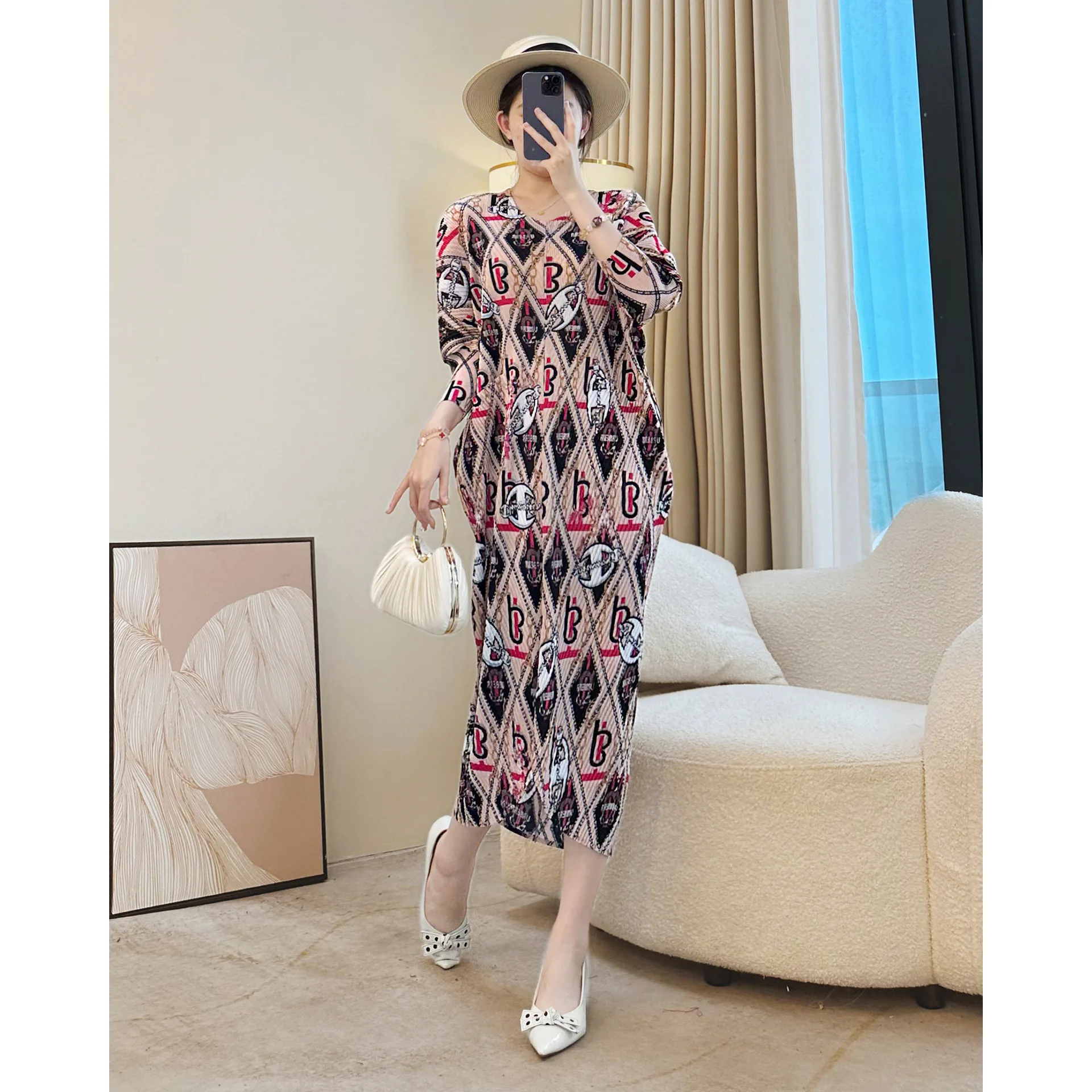 

Miyake Pleated Design Dress for Women 2025 Autumn New Printed French V-neck Long-sleeved Elegant Resort Style Pleated Skirt