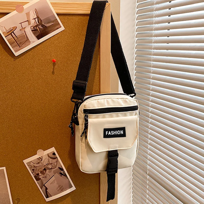 

Модная минималистичная сумка через плечо для ежедневного использования. Стильная контрастная компактная легкая повседневная функциональная модная сумка.