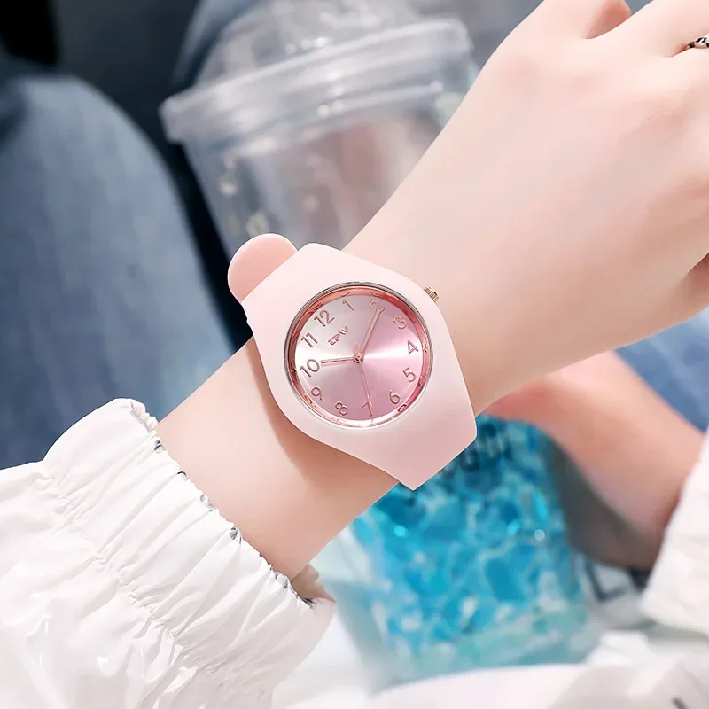

Fashion Watch Couple Quartz Watch Jelly Color Rubber Sports Clock Suitable for Women Men Starry Earth Rainbow Watch