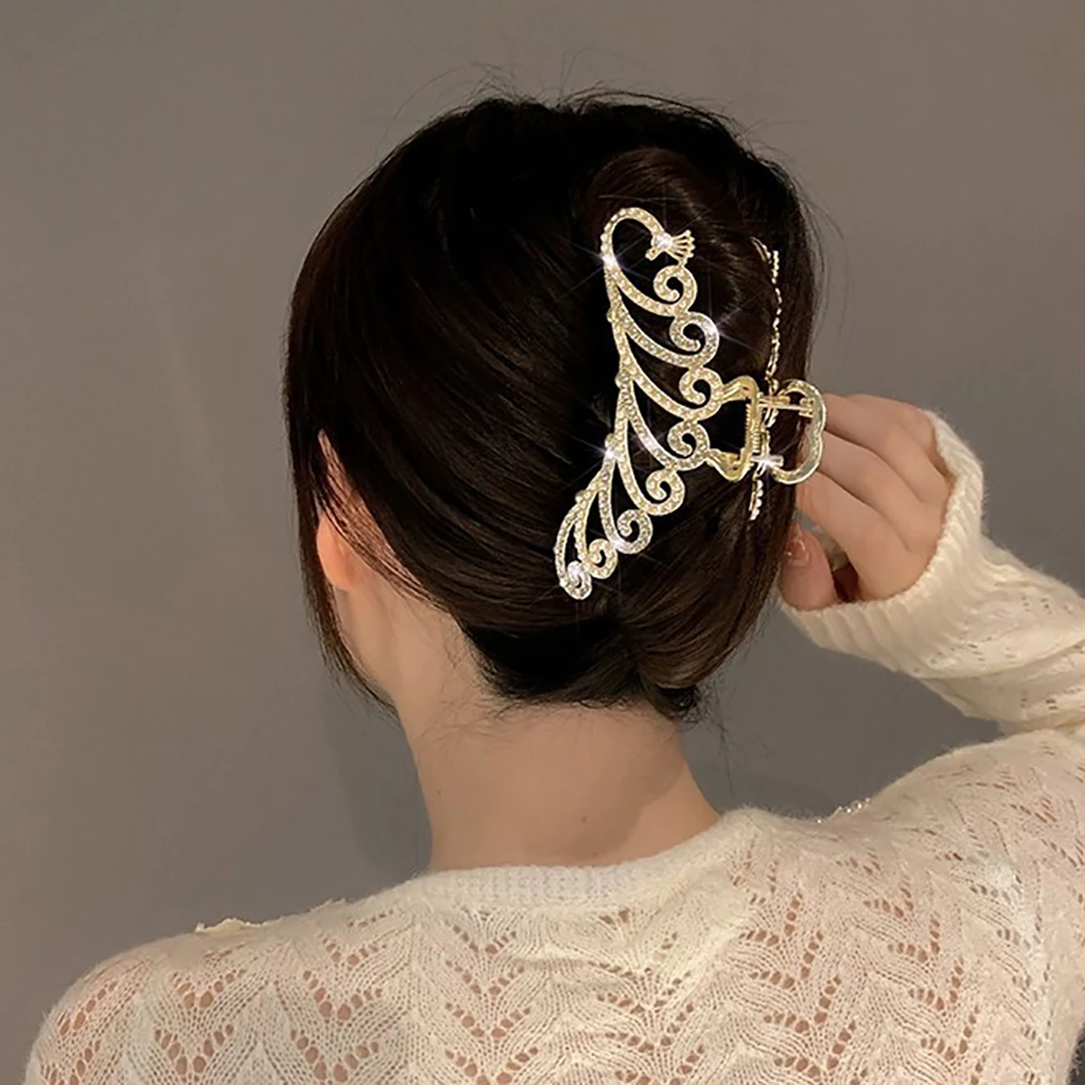 Elegant Gold Hollow Geometric Metal Hair Claw Vintage Hair Clips For Women Headband Hairpin Hair Crab Hair Accessories Gifts