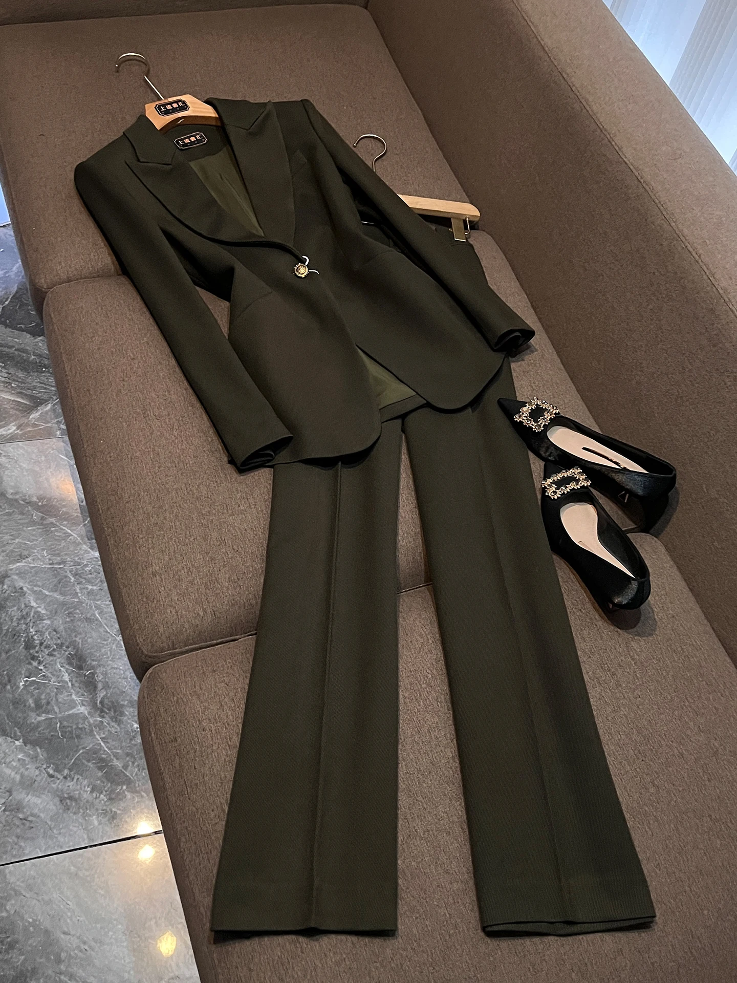 

Spring New Olive een Suit Set Women's Long Sve Profional Ele Slim Fit Career Formal Wear P Polyester Material