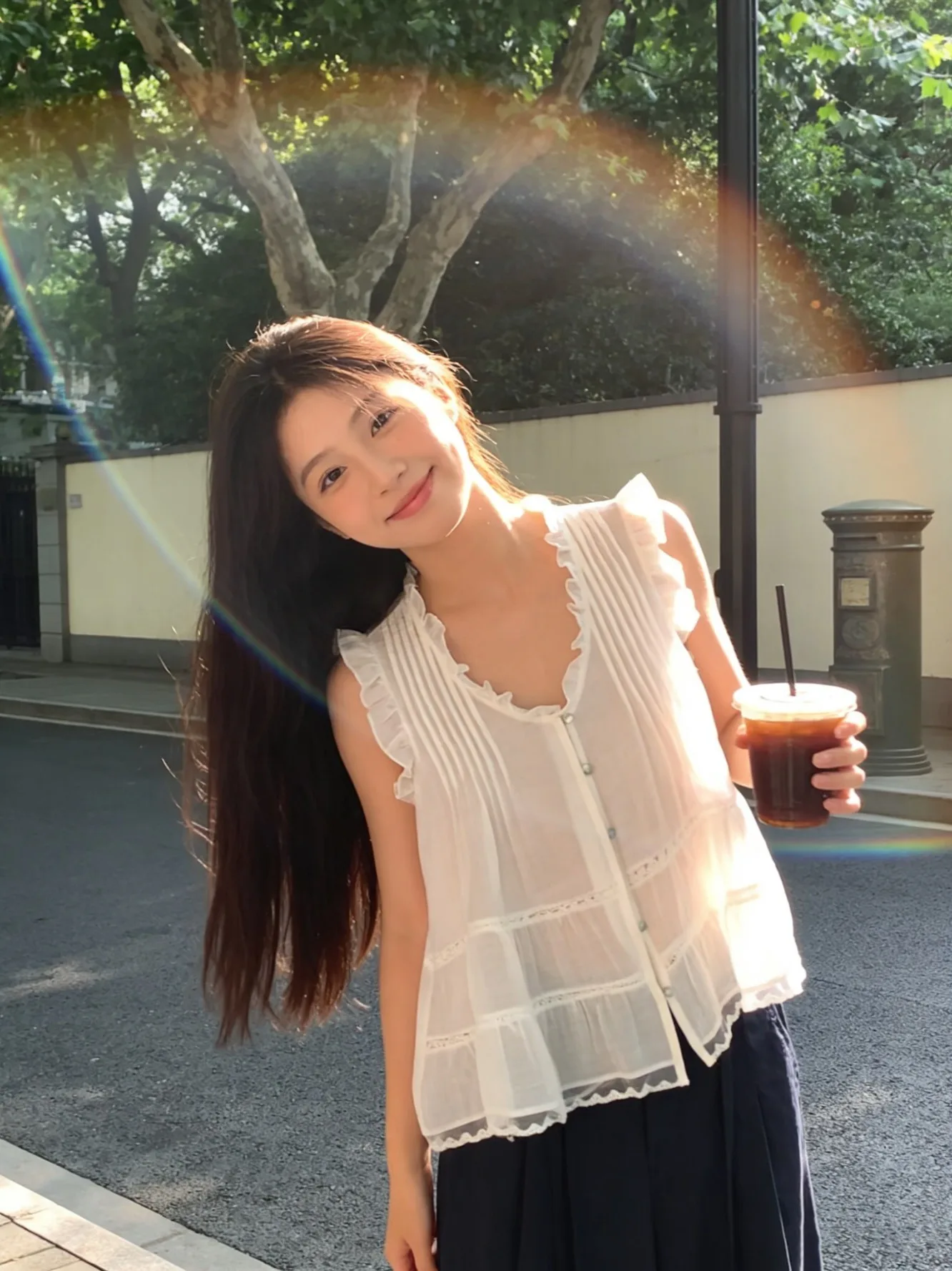 

Elegant Lace Trim V-Neck Short Sleeve White Shirt Women's Spring New Design Sense Sleeveless Top Korean Style Commute Wind