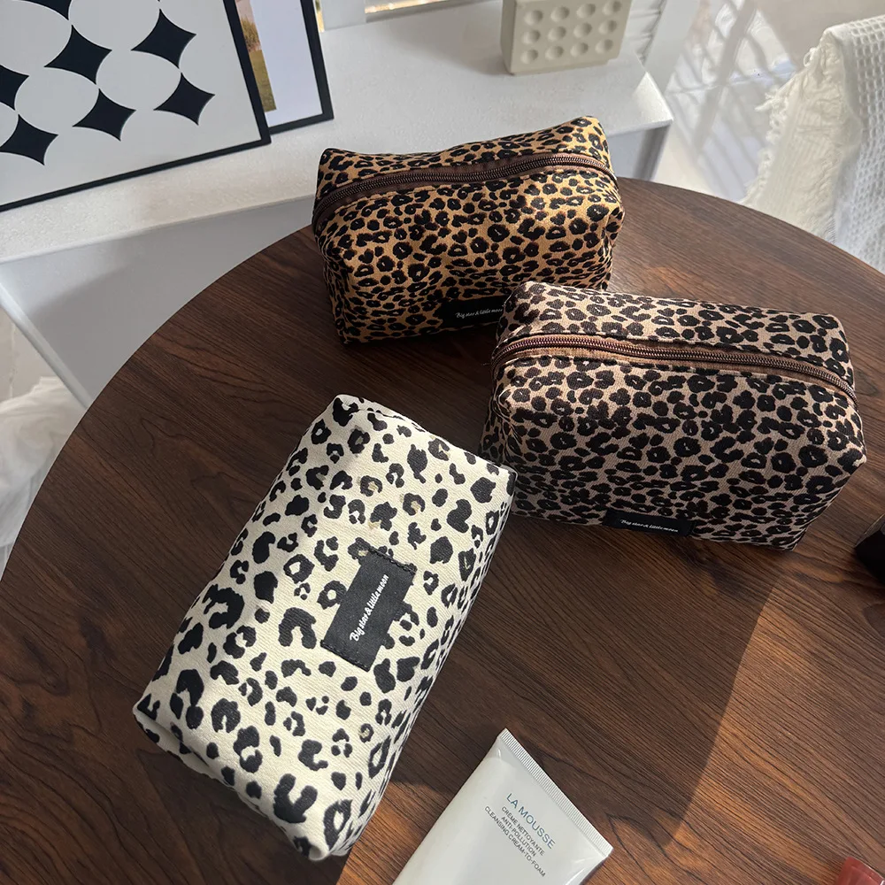 2026 New Euroepan Leopard Print Square Makeup Bag for Women Fashion Portable Large Capacity Cosmetic Pouch Clutch Phone Bag