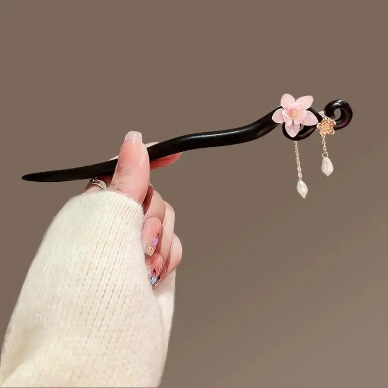 Sweet Romantic Style Cherry Blossom Ladies Wooden Hairpin High-end Ancient Style Tassel Cheongsam Hanfu Simple Hair Accessory