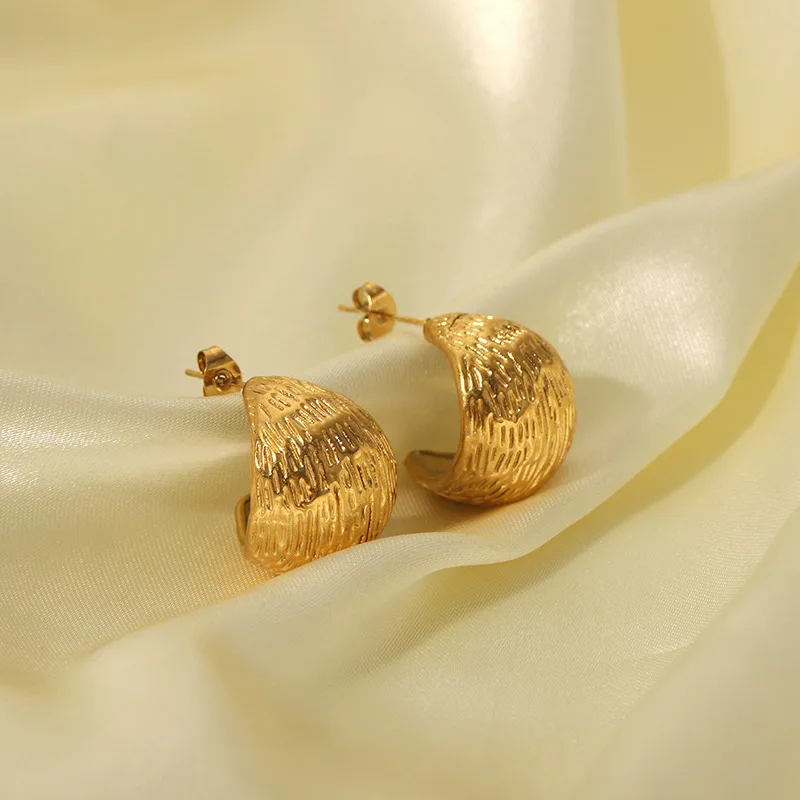 أقراط كبيرة على شكل قطرة ماء من الفولاذ المقاوم للصدأ باللون الذهبي للنساء على شكل وجه غير لامع