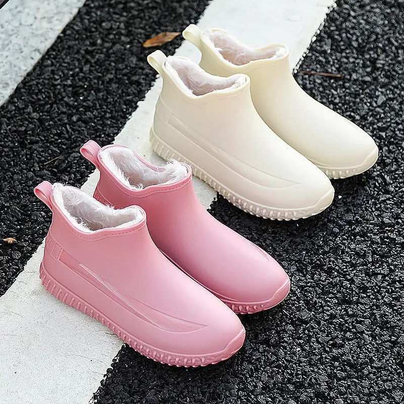 2024 Fashion warm womens galoshes stivali da pioggia alla caviglia scarpe impermeabili in peluche donna stivali da pioggia foderati in pelliccia invernale stivali di gomma da donna