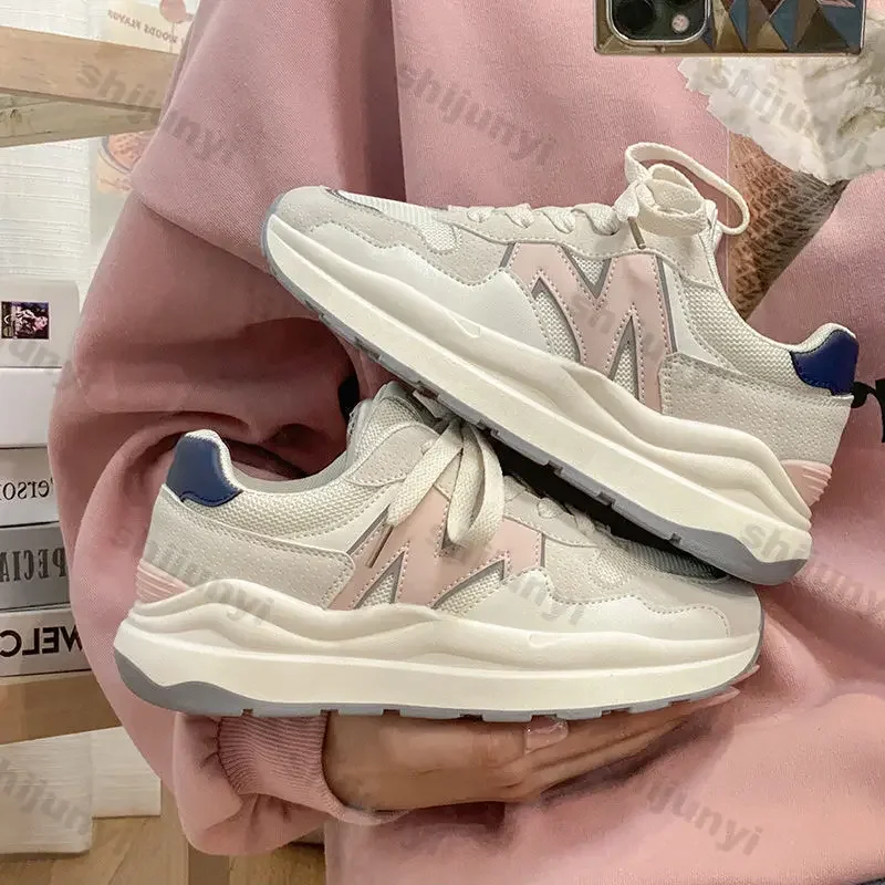 Scarpe sportive casual spesse da donna Scarpe da ginnastica traspiranti in mesh moda femminile Stringate comode scarpe sportive con suola morbida antiscivolo