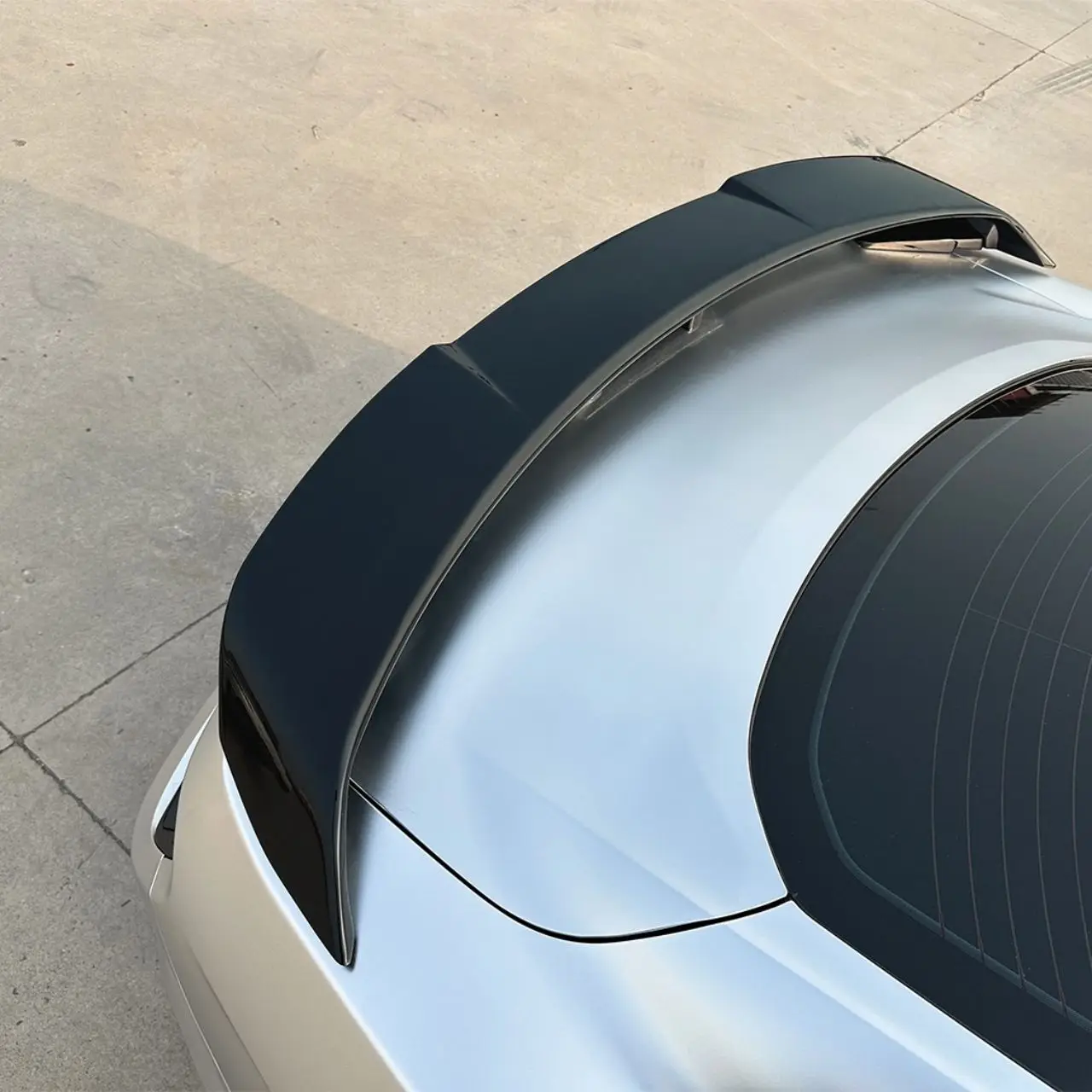 フォード マスタング MK6 2015-2023 GT 大型リアスポイラー外装改造車改造部品に適しています。