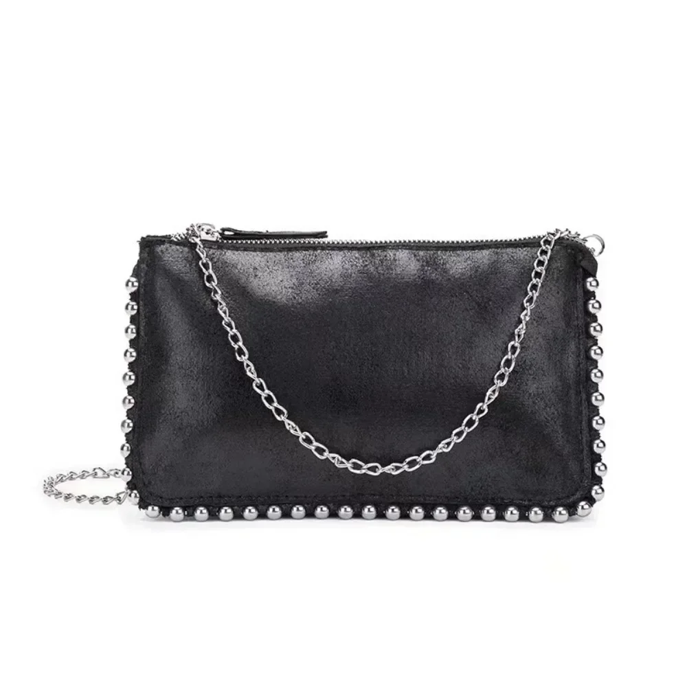 2024 borsa quadrata piccola con catena di nuovo stile borsa a tracolla monospalla nera decorata con rivetti alla moda