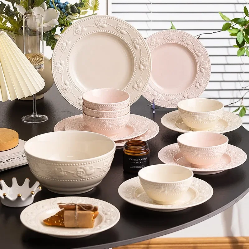 Light luxury floating berry dish set, high-value girl's heart ceramic tableware set, full set of dishes and plates.