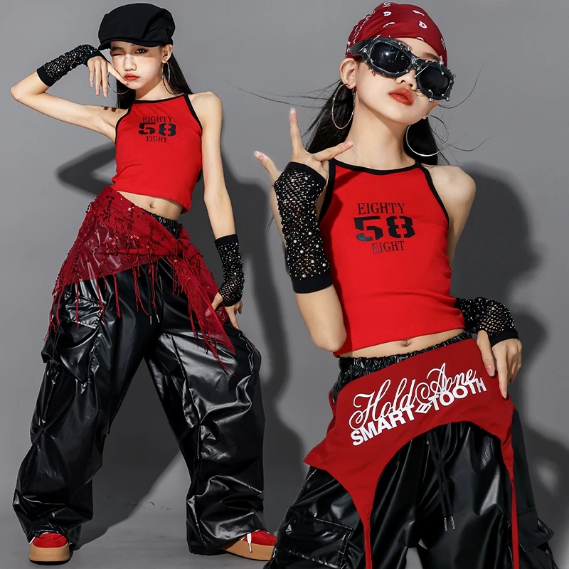 ヒップホップダンスコスチューム KPOPステージ衣装 ガールズ レッドタンクトップ ブラックヒップ HPトラウザーズ キッズ トレンドスーツ ジャズパフォーマンスウェア AMY2402