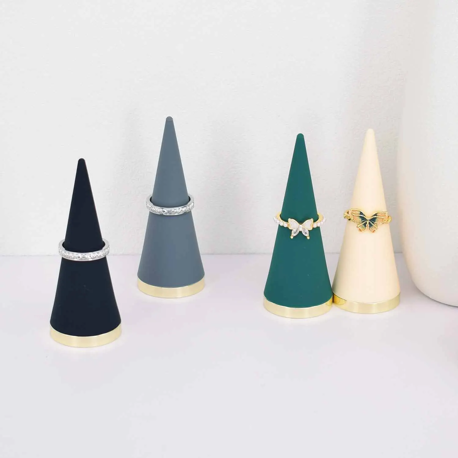 Luxury Vintage Rings Gold Rings Silicone Display Stand Jewelry Exhibition Creative Fashionable Showcase for Jewelry Collection