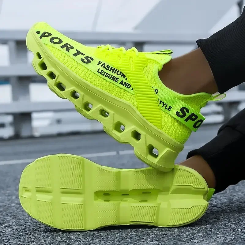 

Ultra-lightweight and large-sized Feizhi men's sports running shoes mens sneakers shoes for men