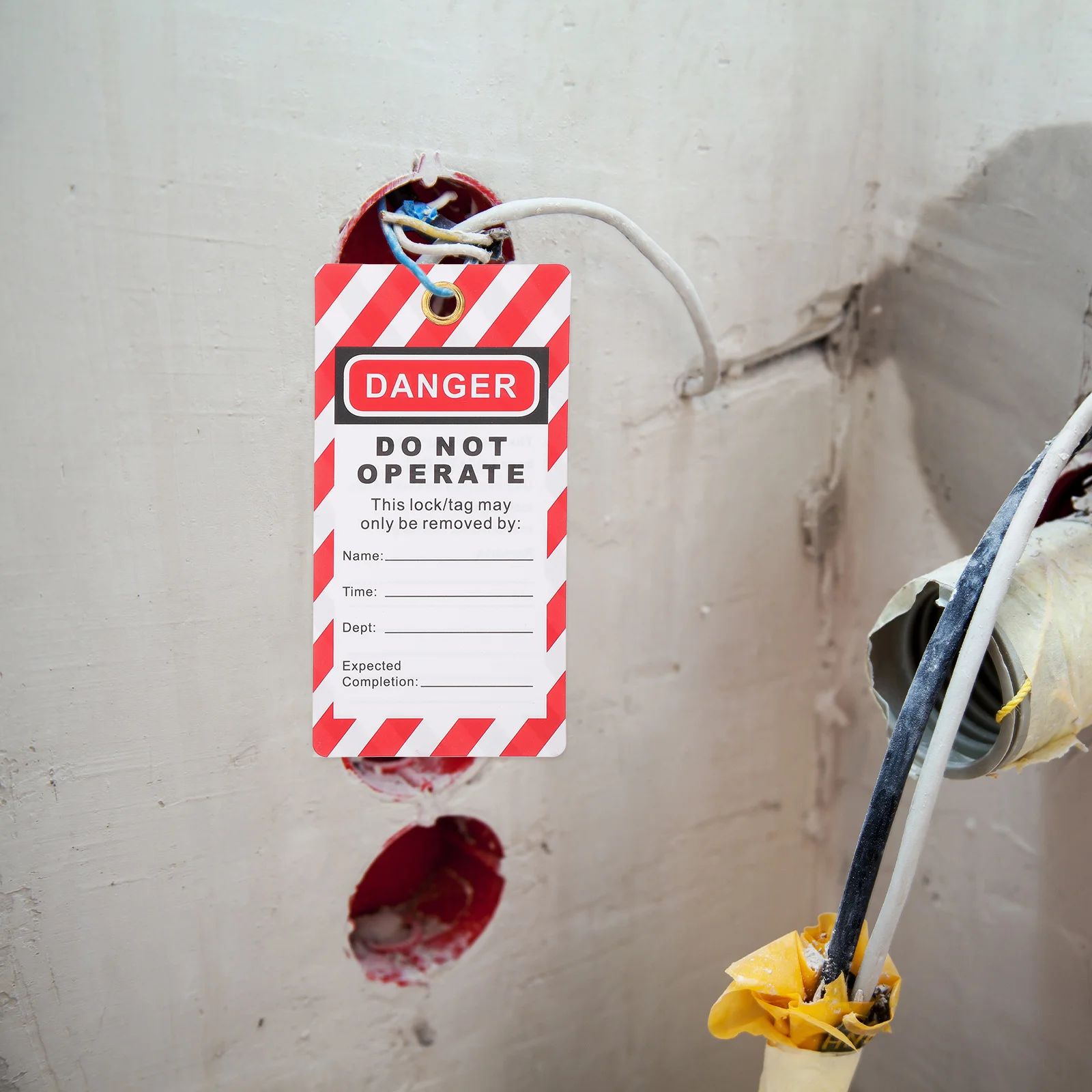 10Pcs Industrial Tags Danger Warning Hanging Safety Equipment Do Not Operate Tagout Tags Tag Lock Out Tag Kits