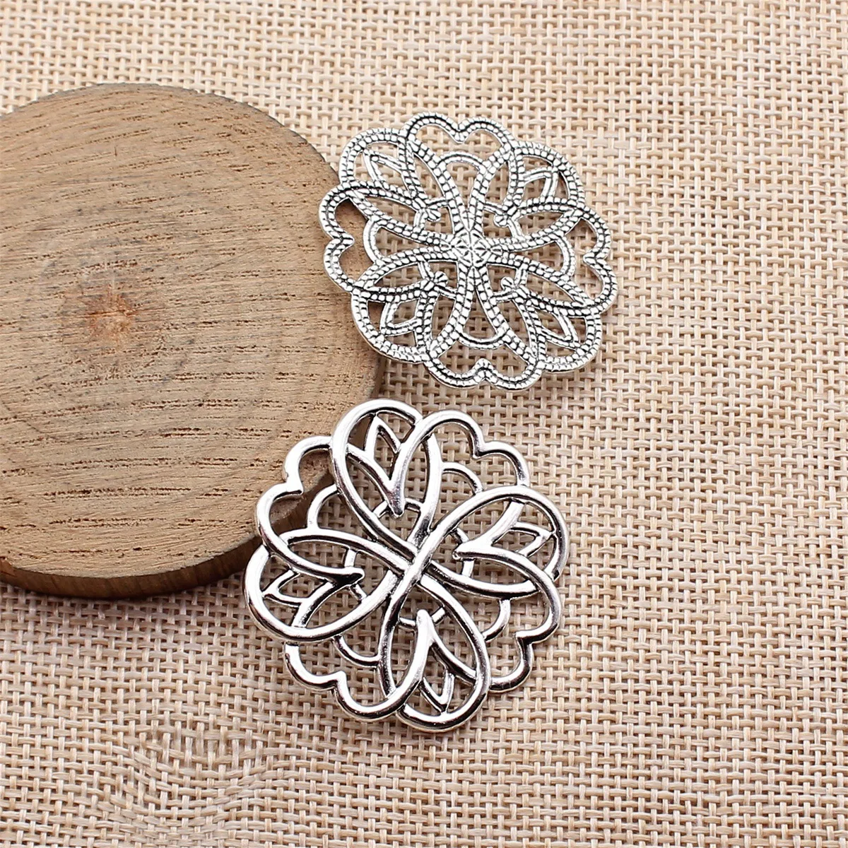 

10 шт. 38x38 мм (1,5x1,5 дюйма) подвески-шармы с антикварным серебряным покрытием для изготовления украшений своими руками