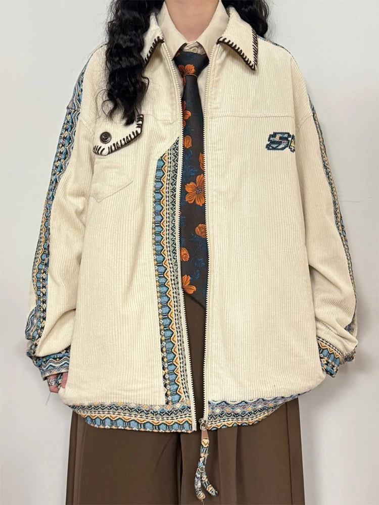 سترة مطرزة كلاسيكية أمريكانا للنساء بياقة مدببة وجيوب على الطراز العرقي - معطف أساسي غير رسمي SS25 بوهو-شيك