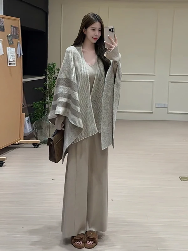 

Мягкий вязаный комплект: накидка на плечи и нежный V-образный топ с длинными рукавами, осенне-зимний, в полоску, с цветовыми блоками, повседневный модный комплект для женщин.