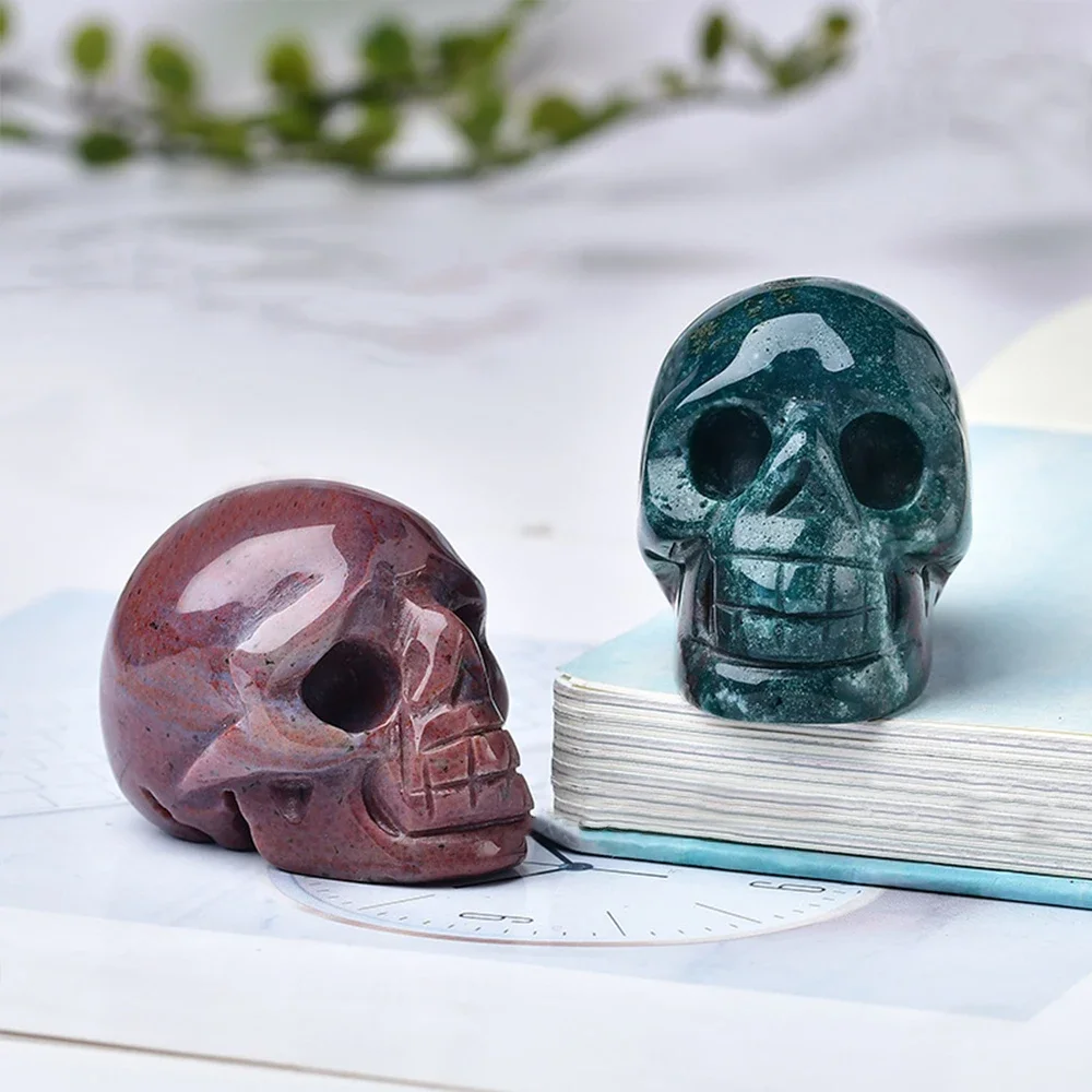 Natural Crystal 1-inch Skull Carving Halloween Gift Precious Jewelry Creative Crafts Home Decoration Desktop Ornament