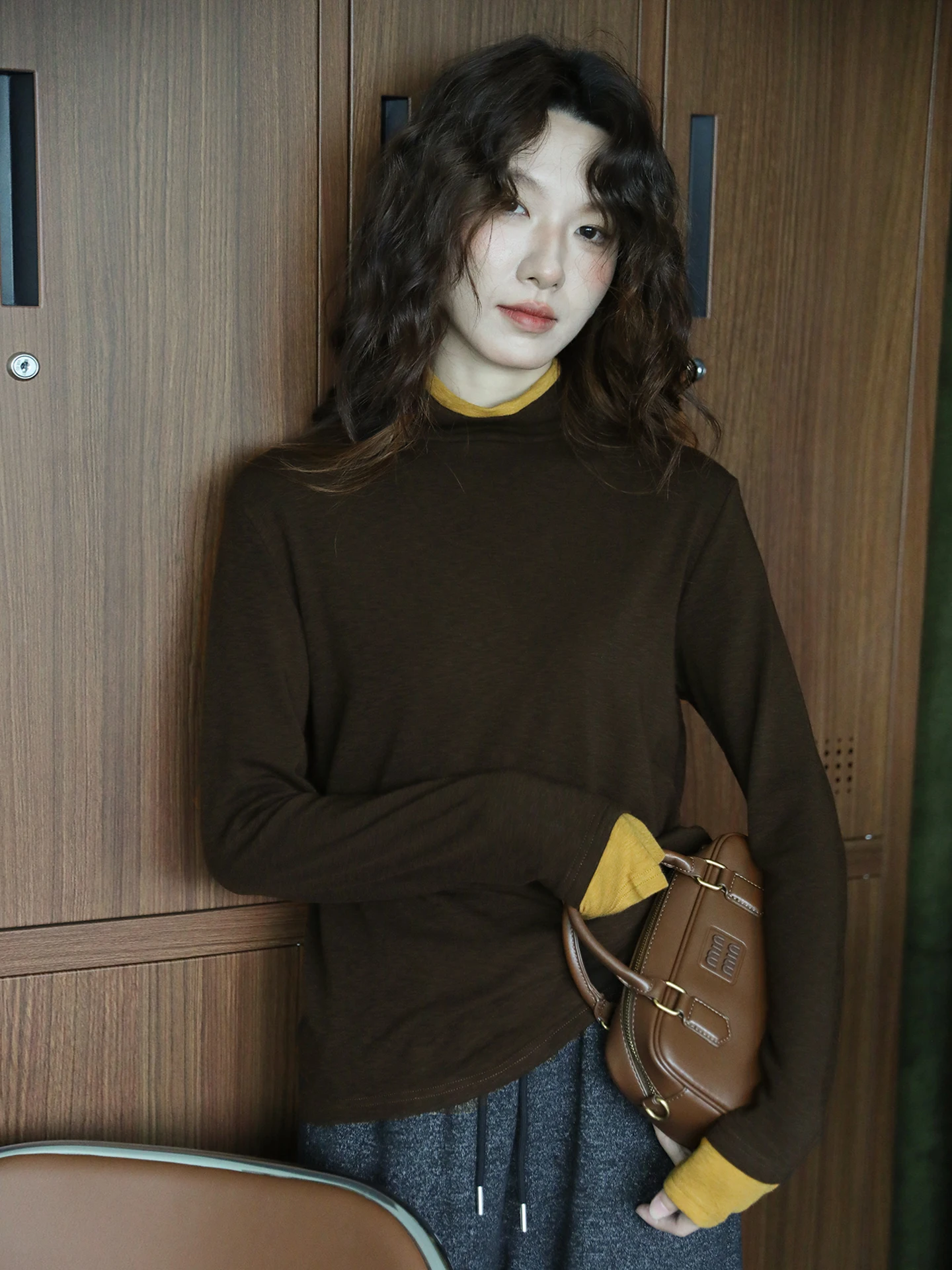 

Топ женский облегающий с высоким воротом, цвет кофе, эластичный, для осени и зимы, для повседневной носки