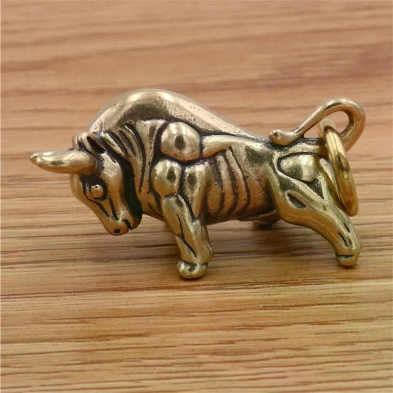 Mini Retro Brass Wall Street Bull Statue Sculpture Hand Toy Gift Keychain Ornament Home Office Desk Decorative Ornament - Image 3