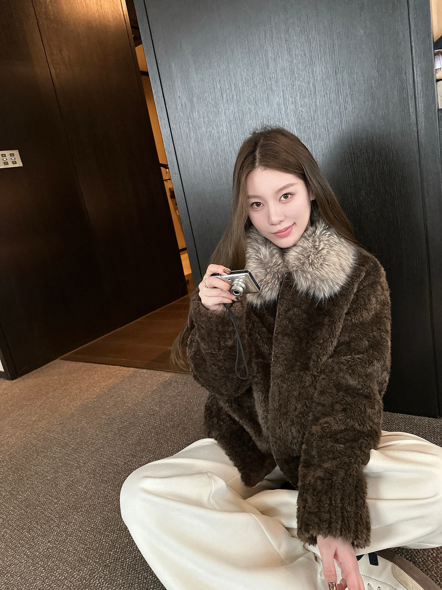 大宝西高密度粒子グラデーションフェイクファー襟エコフレンドリーラムファー ジャケット レディース 冬用アウター カジュアルスタイル ジッパー開閉