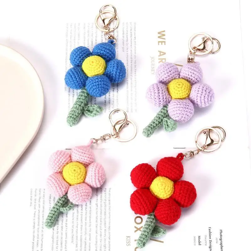 Hübscher Häkelblumen-Schlüsselanhänger, handgefertigter Blumenanhänger, kreativer künstlicher Pflanzenanhänger, Geschenk – Detail 1