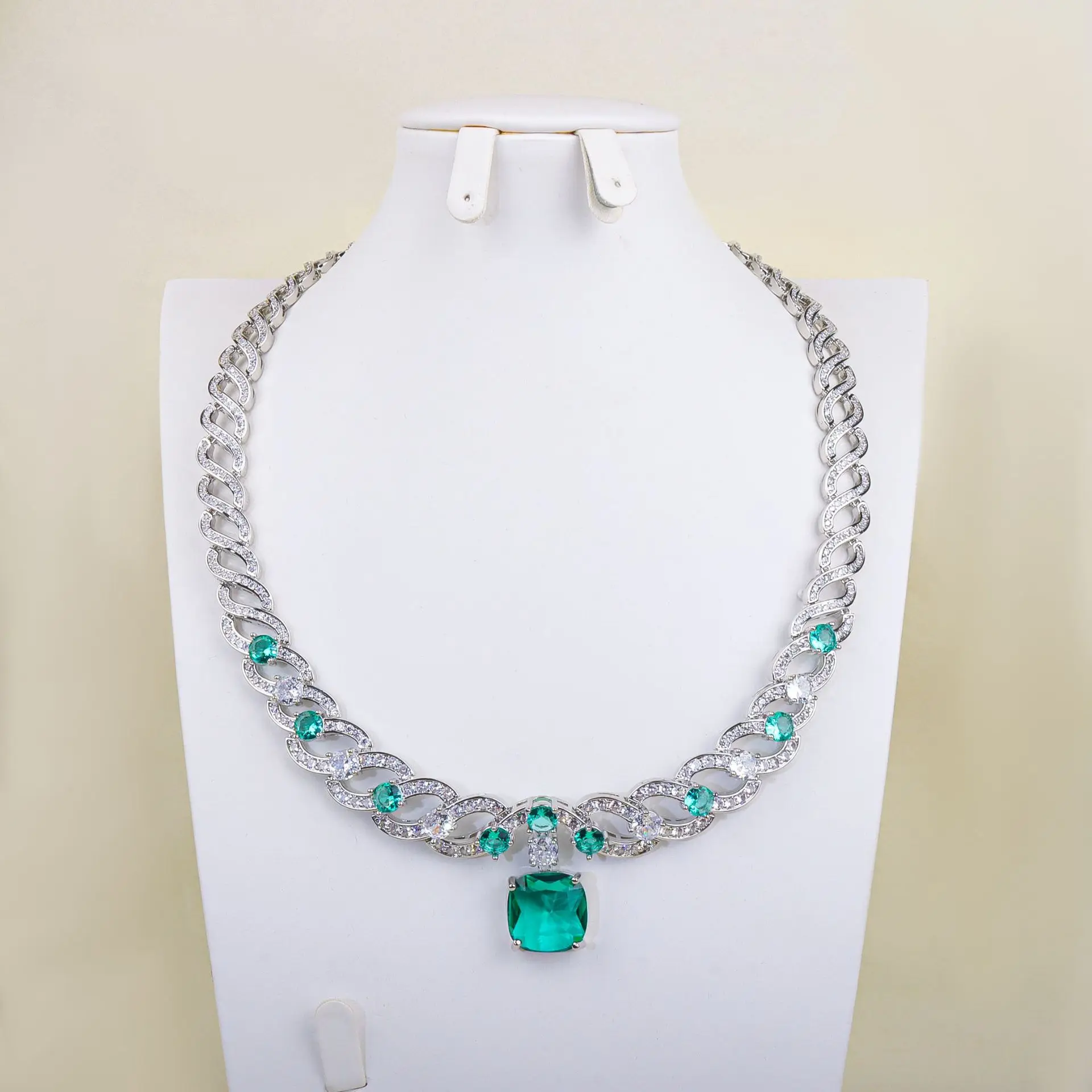 

Luxury Full Rhinestone Necklace For Women Vintage Irregular Statement Clavicle Chain Fashion Jewelry Gift