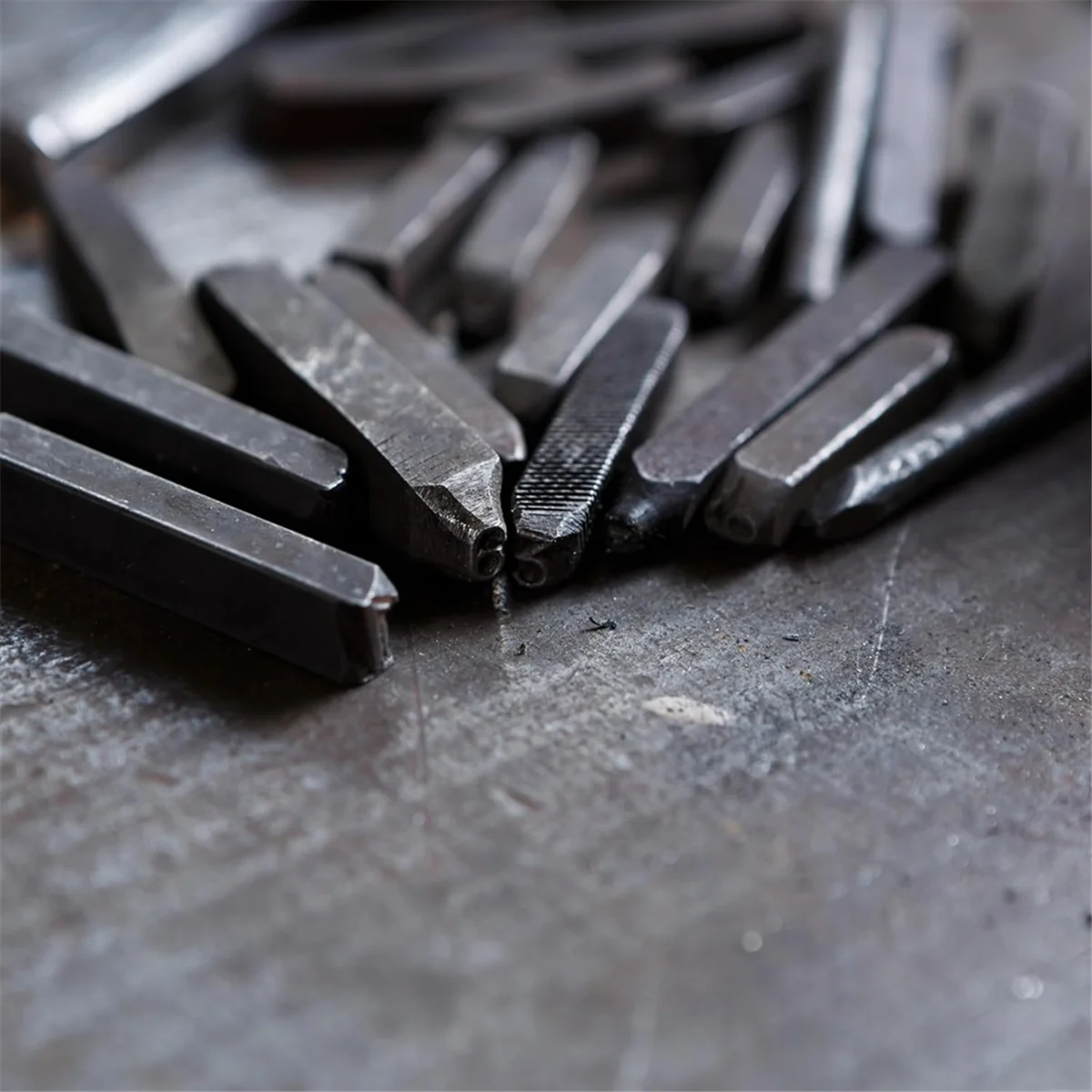 

A47ZZ 36Pcs 1/8IN (3mm) Number and Lower Case Letter Stamp Set, A-Z, & 0-9 Punch Press Tool for Metal Plastic Wood Leather