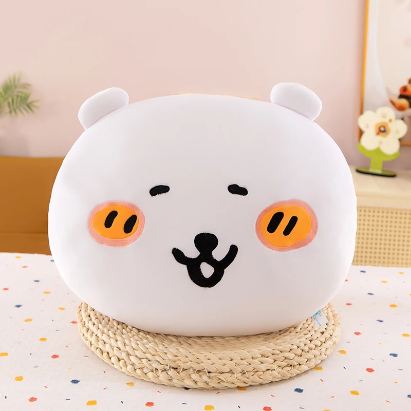 눈을 가늘게 뜨고 자기 비하하는 곰