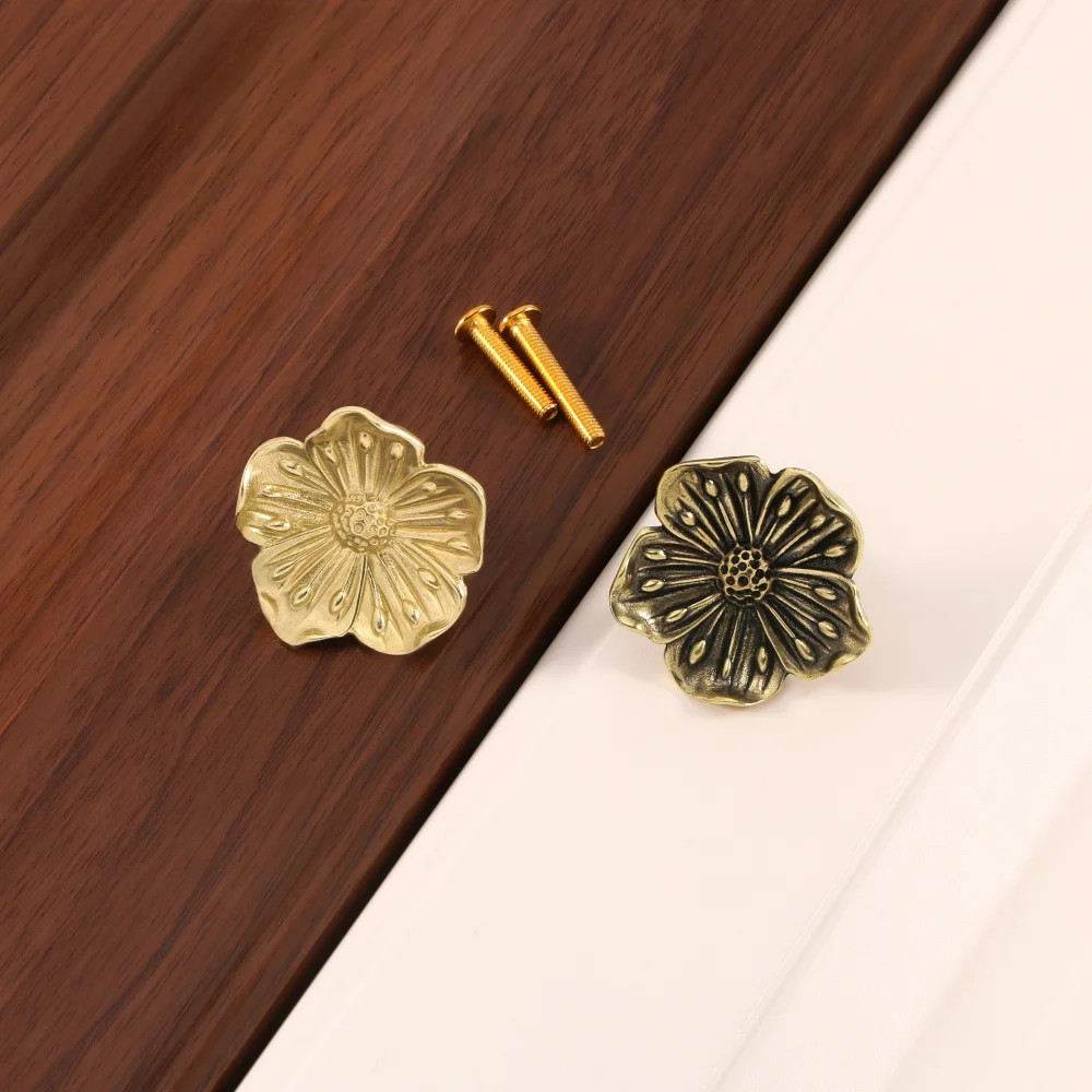 Vintage Brass Plum Blossom Flower Cabinet Pulls Drawer Handle Copper Decor Pulls for Cupboard Wardrobe Closet Furniture DIY