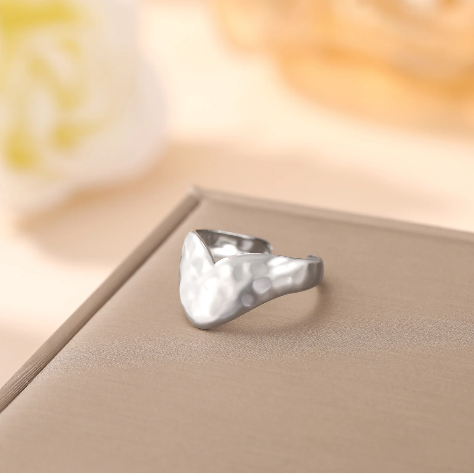 CoolTime Minimalistische Edelstahlringe für Damen, Eleganter Unregelmäßiger Trendiger Offener Ring, Anlaufbeständiger Alltags-Schmuck – Detail 6