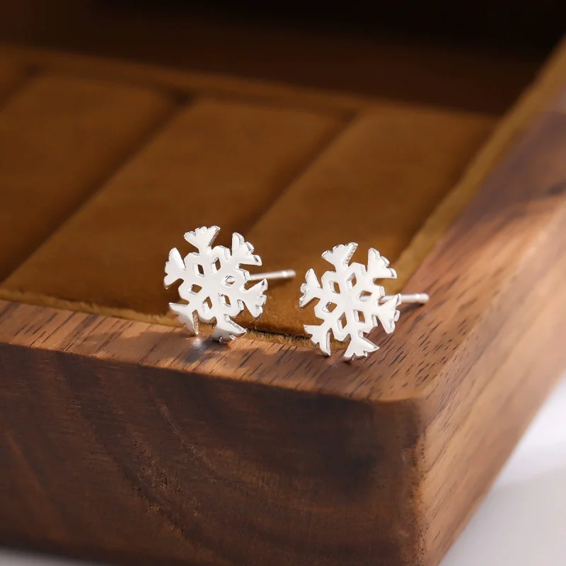 Hot selling new 925 sterling silver fashionable, exquisite and delicate snowflake earrings simple and compact accessories ED326