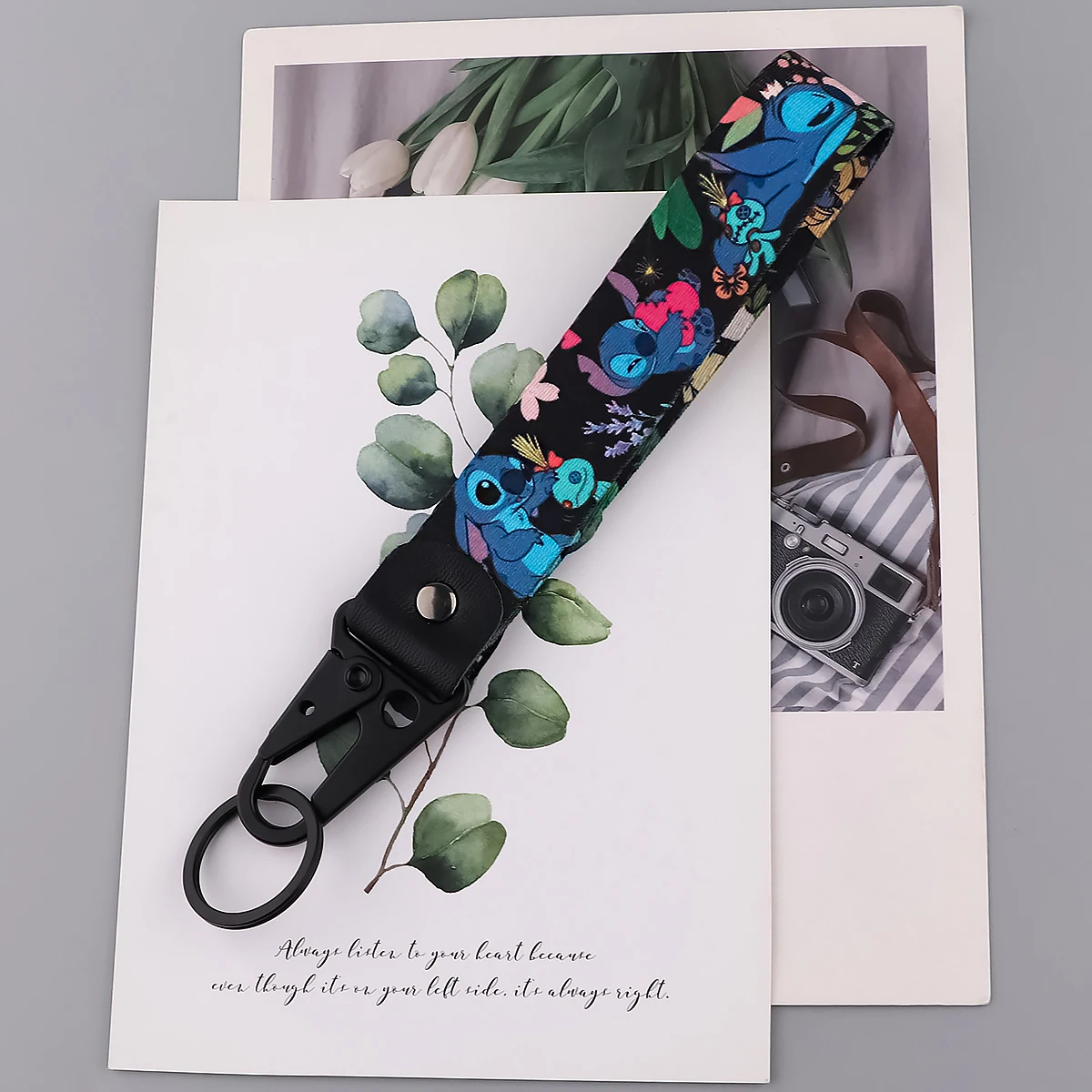 ER1952 Blue Alien Cartoon portachiavi corto aquila becco cordino per telefono corda porta Badge USB ciondolo chiavi auto cordino gioielli