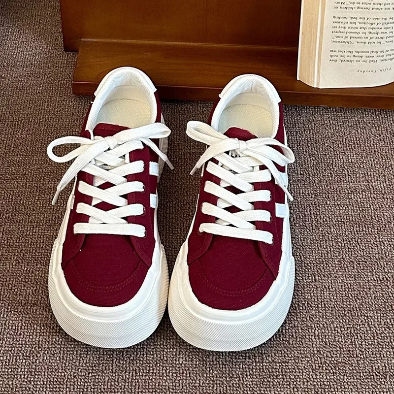 الكلاسيكية للجنسين الأحذية القماشية الكورية نمط تنوعا أحذية رياضية بيضاء سميكة القاع زيادة مجلس ربيع الخريف وصول جديد