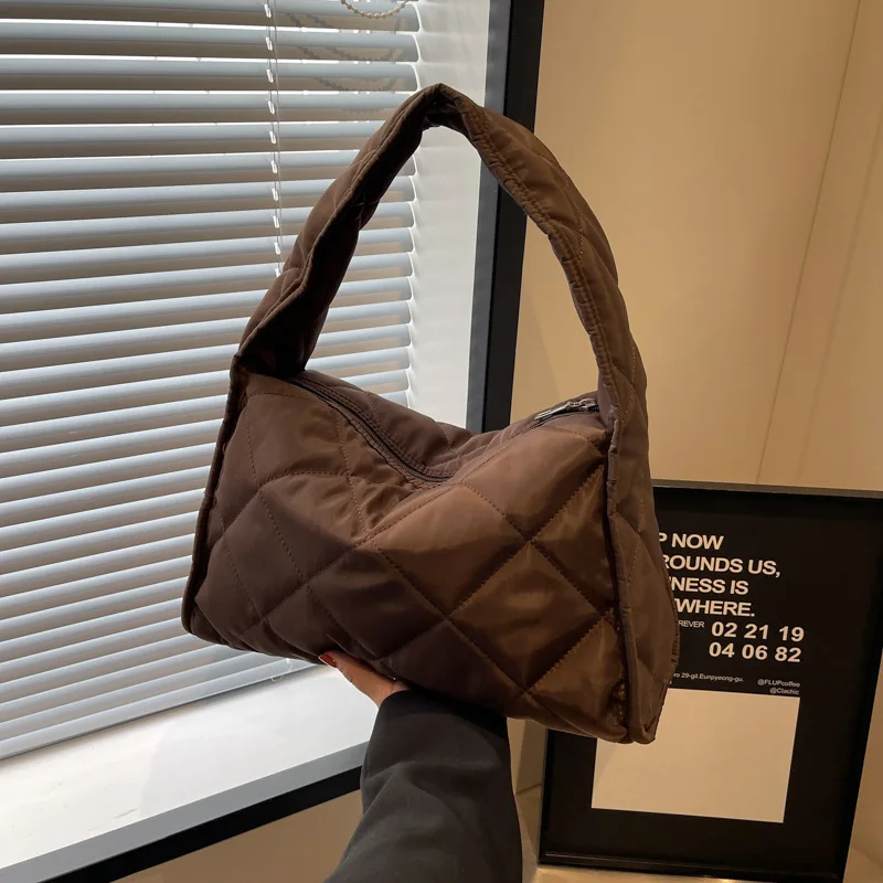 Large capacity commuting tote bag, trendy and fashionable diamond grid shoulder bag, women's handbag