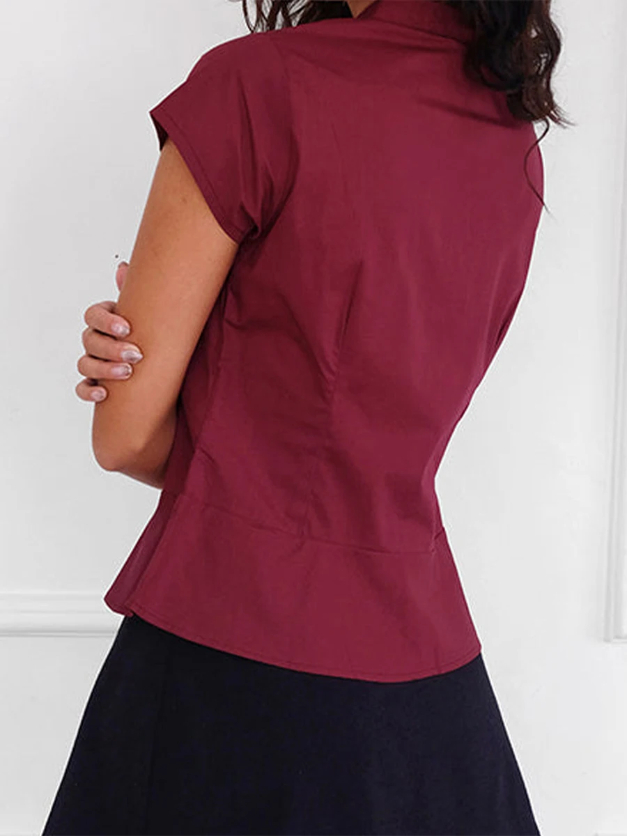 เสื้อยืดคอวีลําลองของผู้หญิงหลวมพอดีแขนสั้นสีทึบปุ่มลงเสื้อจีบเสื้อฤดูร้อนสําหรับสุภาพสตรี
